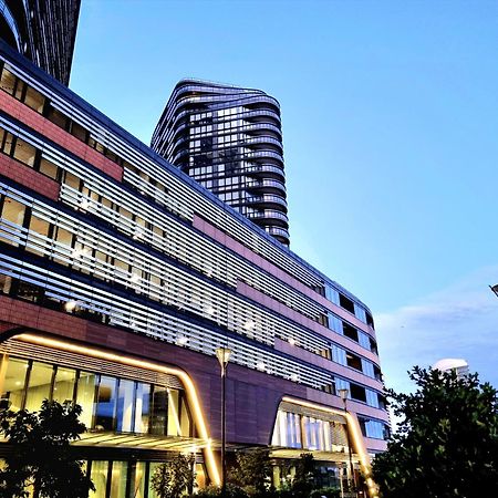 Melbourne Docklands Riverside Views Exterior photo