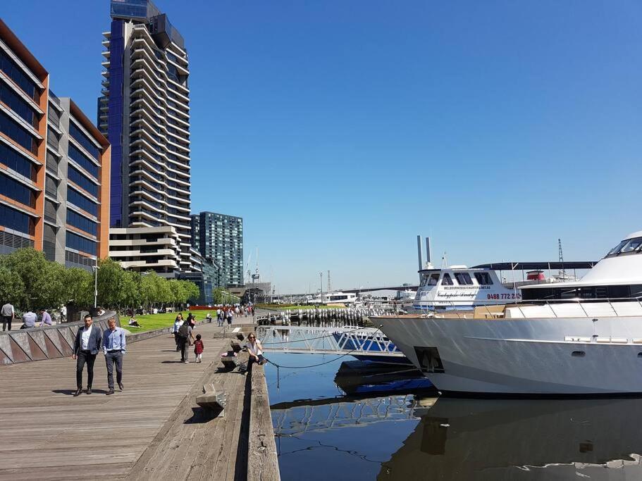 Melbourne Docklands Riverside Views Exterior photo