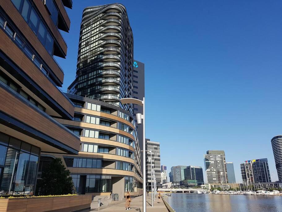 Melbourne Docklands Riverside Views Exterior photo