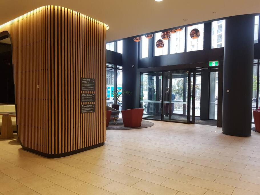 Melbourne Docklands Riverside Views Exterior photo