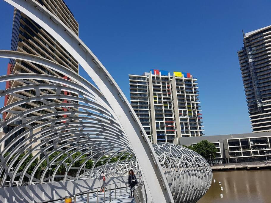 Melbourne Docklands Riverside Views Exterior photo
