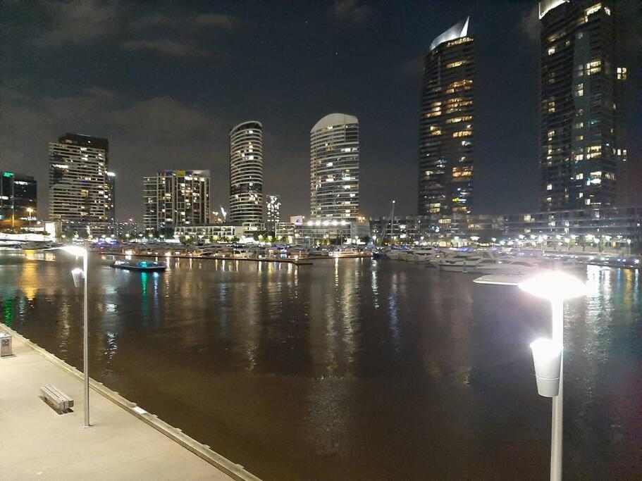 Melbourne Docklands Riverside Views Exterior photo