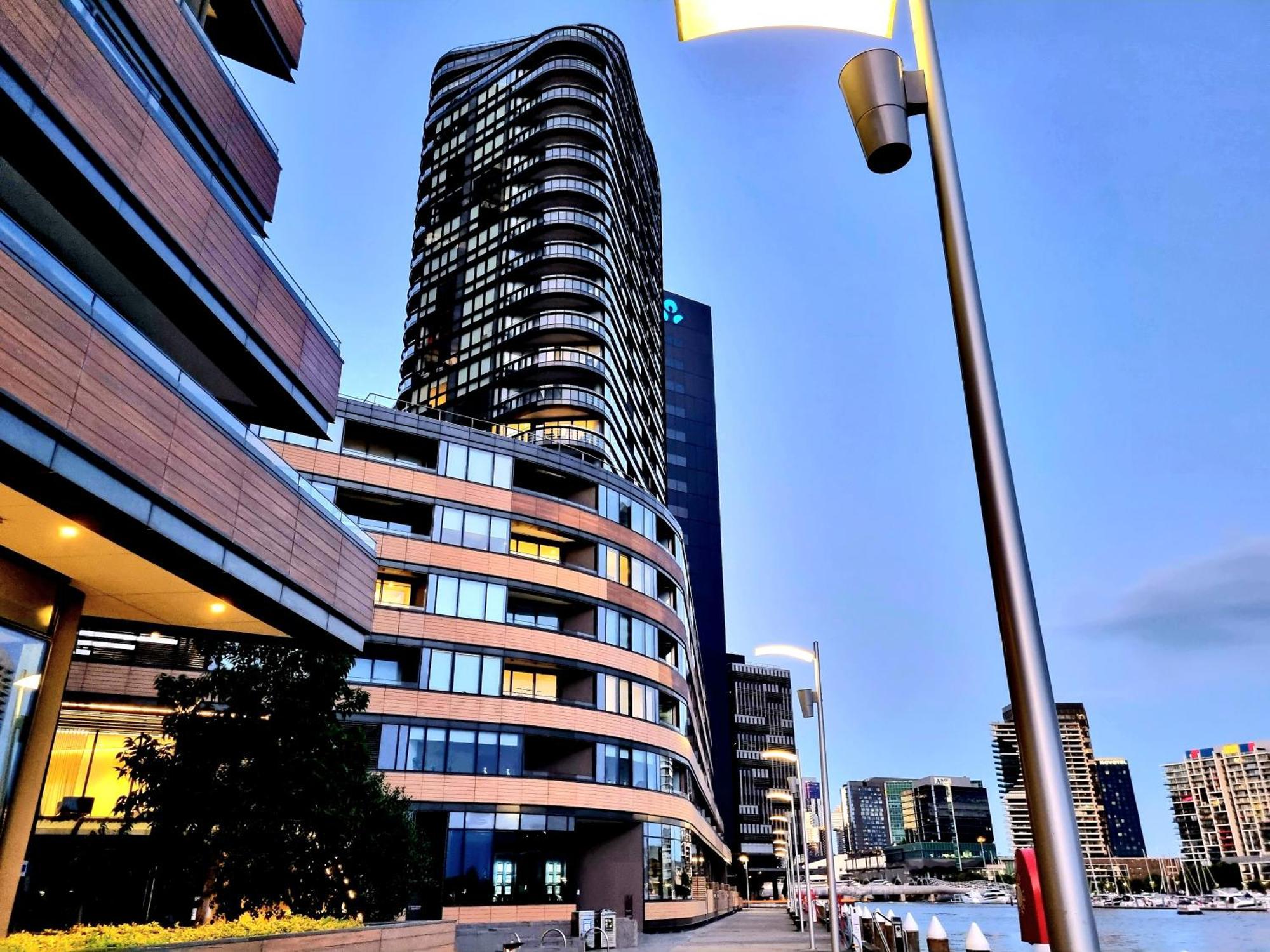 Melbourne Docklands Riverside Views Exterior photo